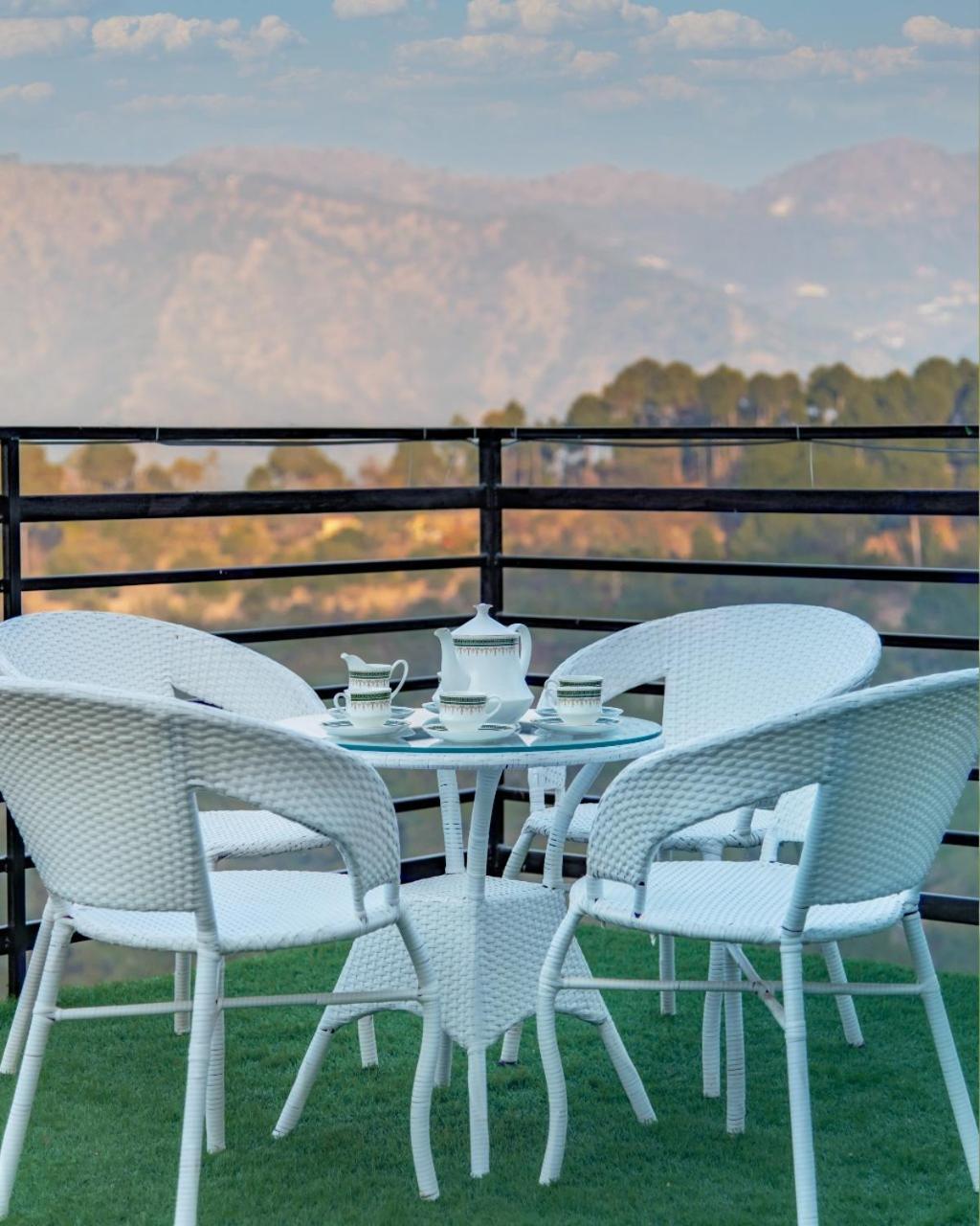 Mystic Kasauli I Pvt Balcony I Peacefull Area I Serviced Apt I By Exotic Stays Zewnętrze zdjęcie